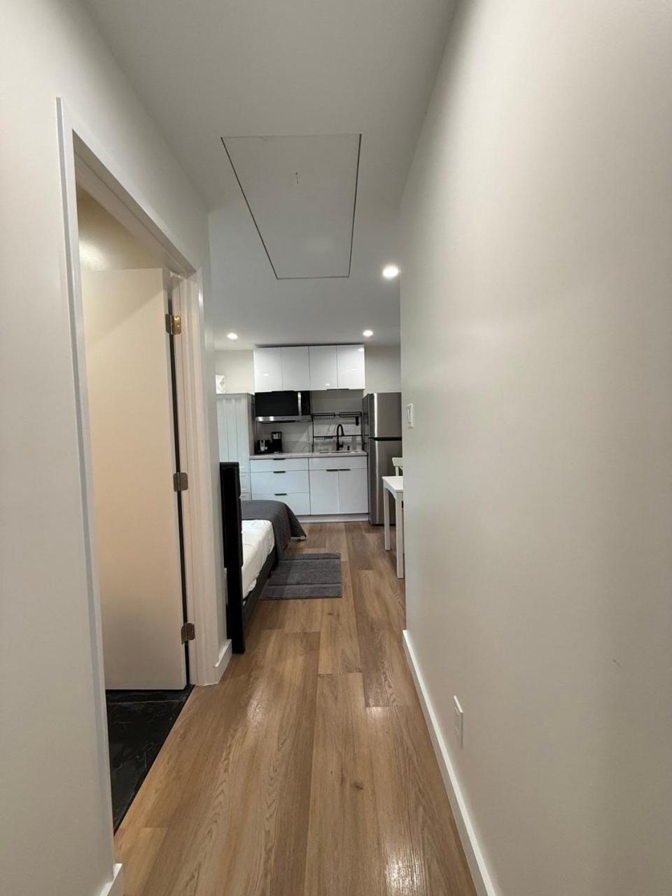 Modern Stylish &cozy Ieft Unit