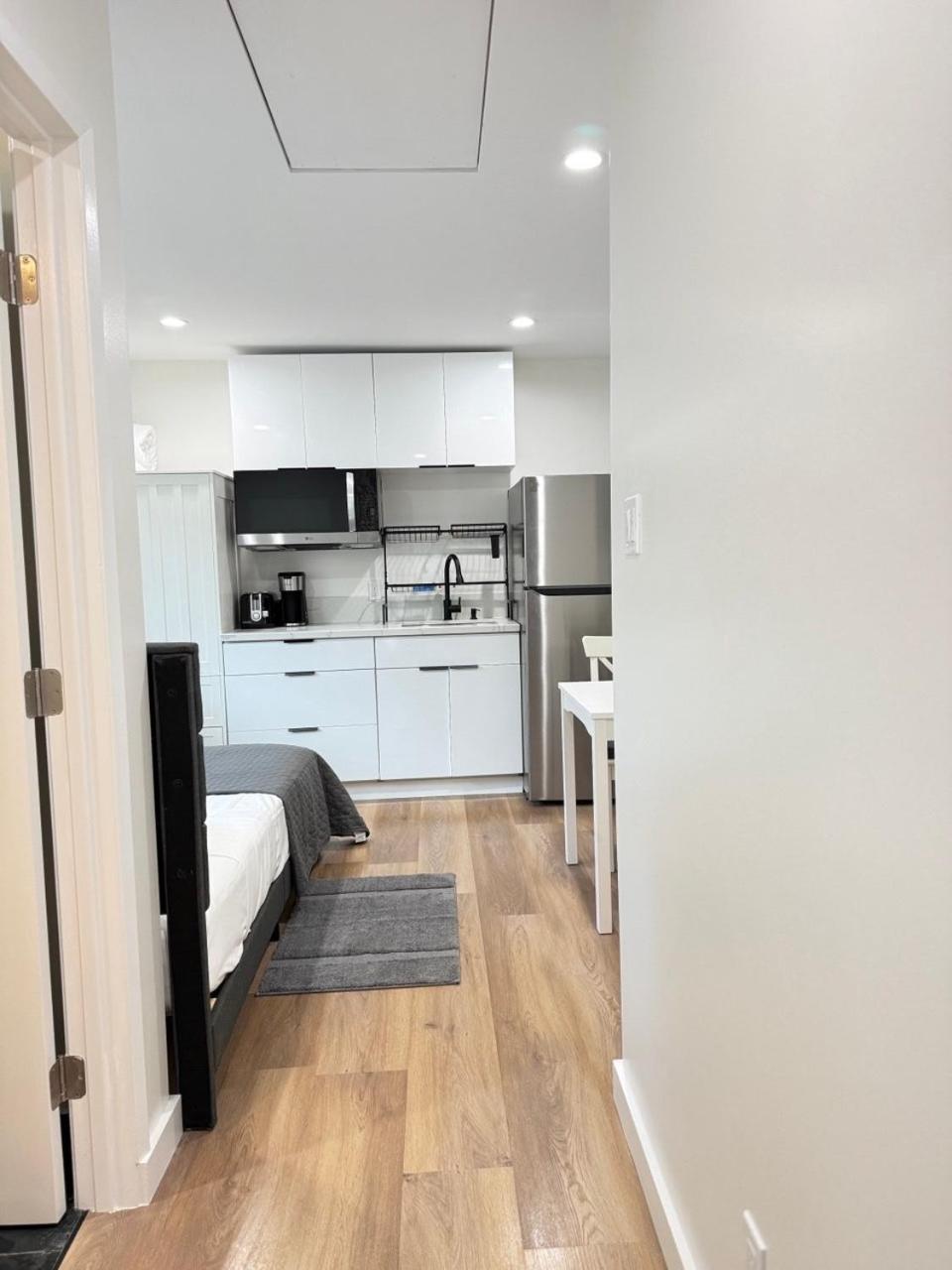 Modern Stylish &cozy Ieft Unit Los Angeles
