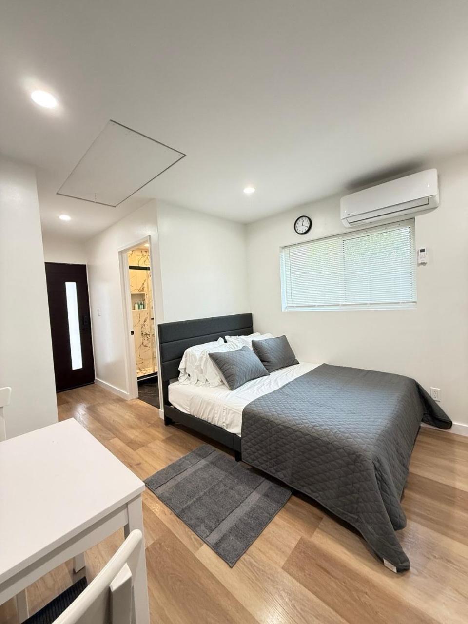 Modern Stylish &cozy Ieft Unit Apartment Los Angeles