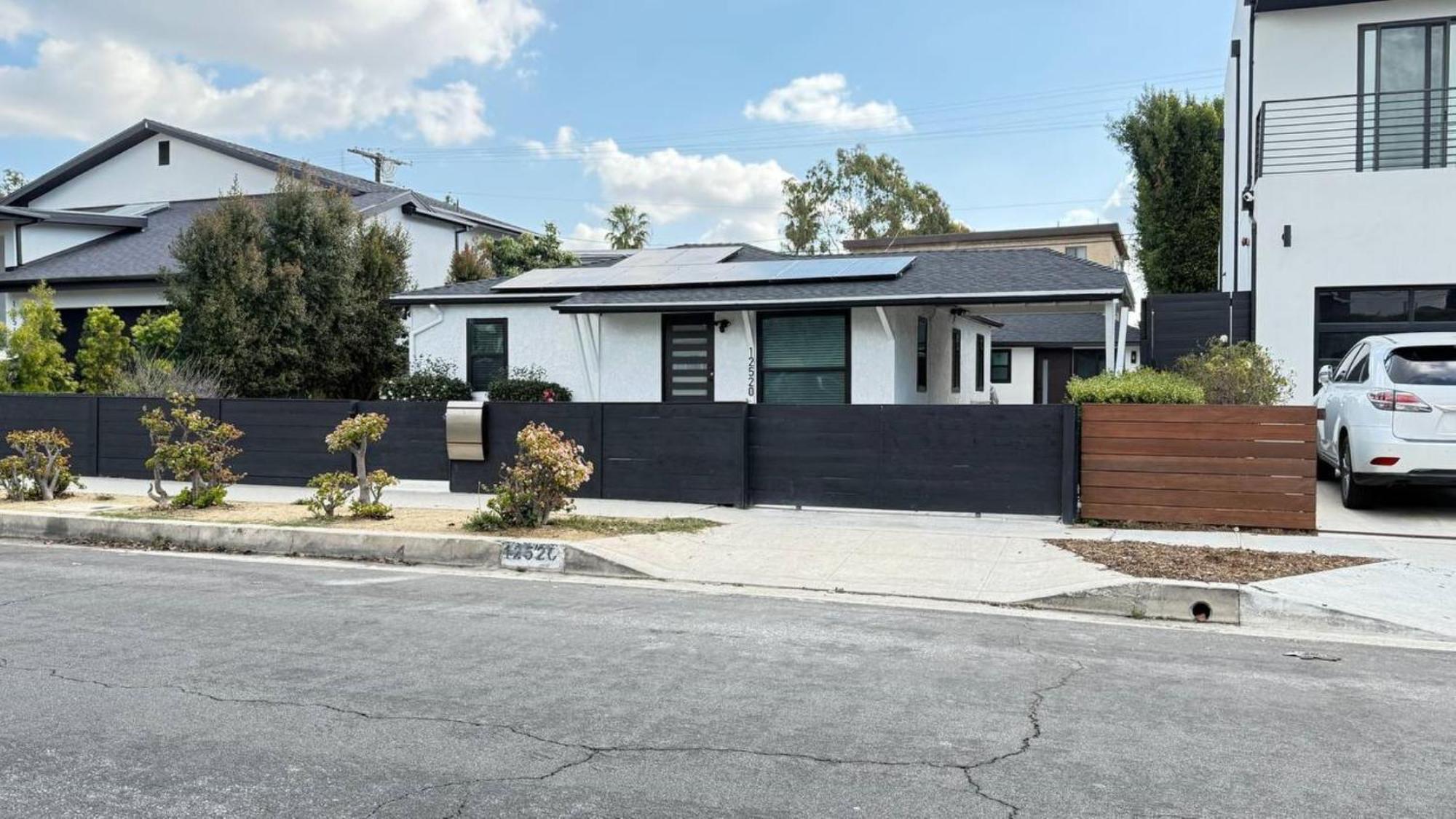 Modern Stylish &cozy Ieft Unit Los Angeles