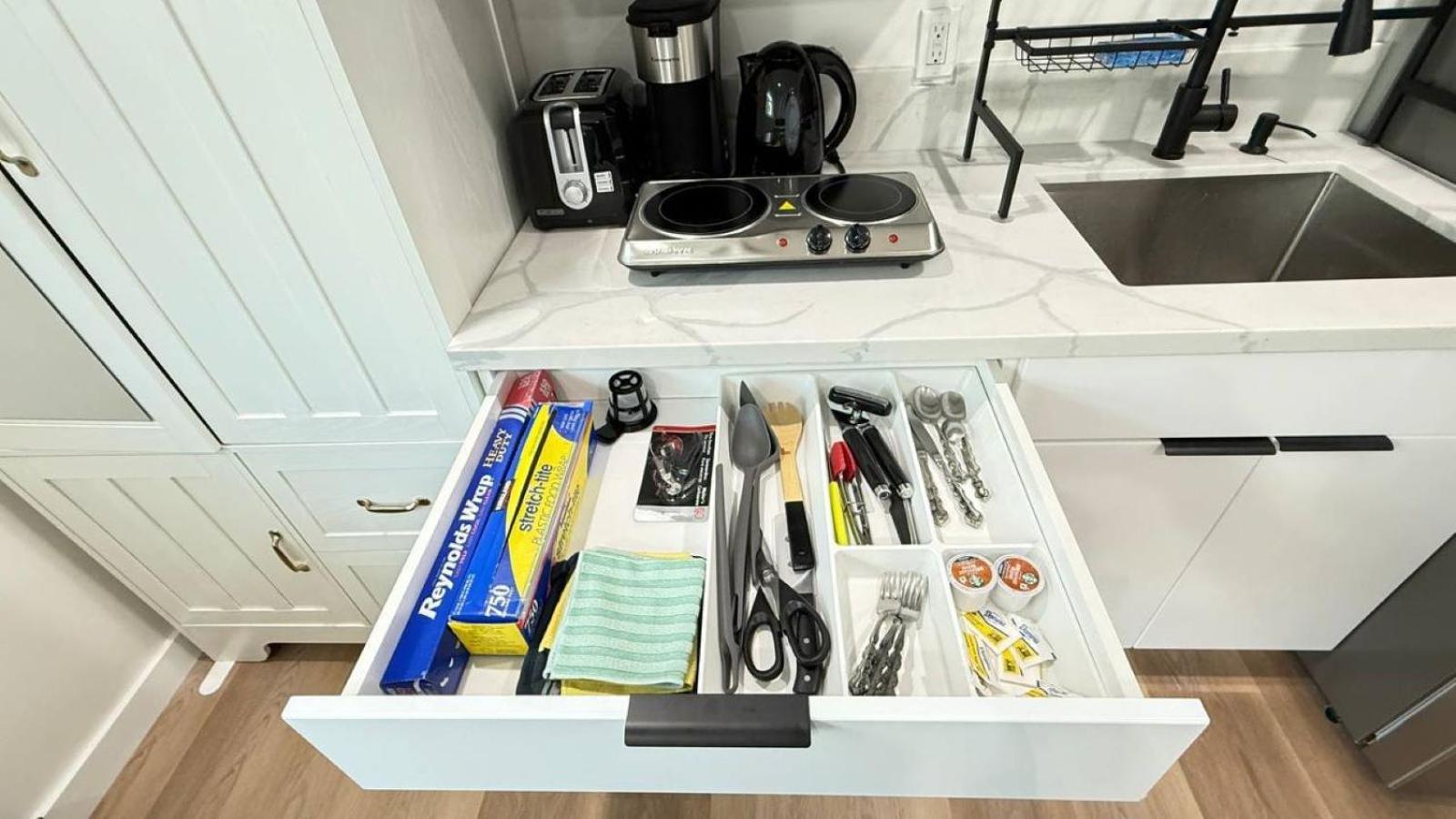 Modern Stylish &cozy Ieft Unit